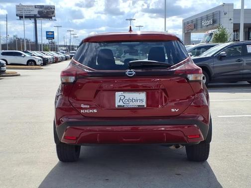 2022 Nissan Kicks SV