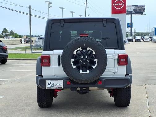 Bright White Clearcoat 2025 Jeep Wrangler Rubicon