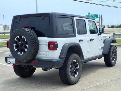 Bright White Clearcoat 2025 Jeep Wrangler Rubicon