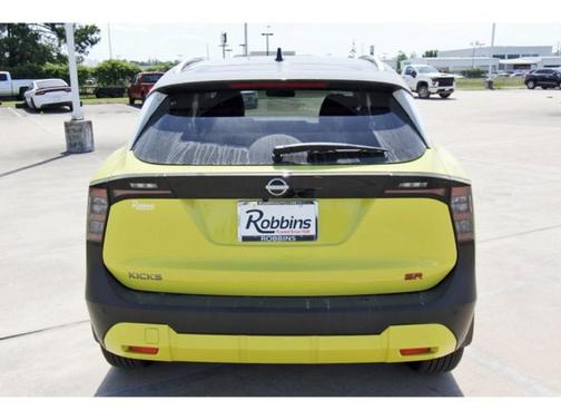 2025 Nissan Kicks SR