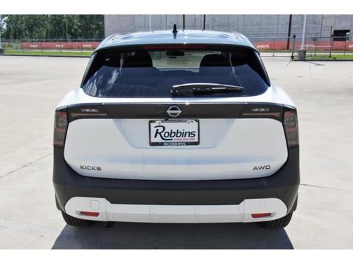 2025 Nissan Kicks SV
