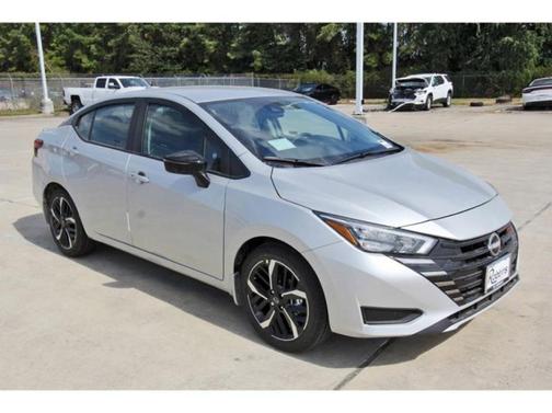 2025 Nissan Versa 1.6 SR