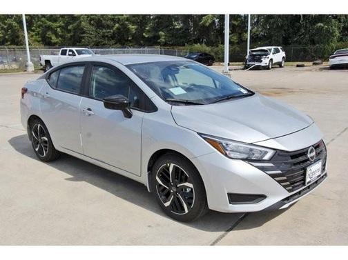 2025 Nissan Versa 1.6 SR