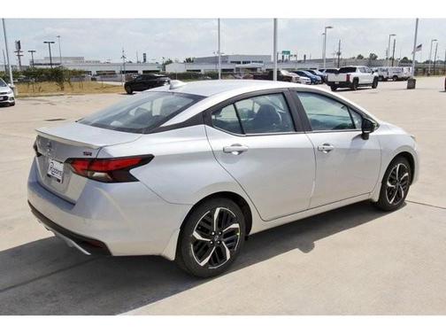 2025 Nissan Versa 1.6 SR