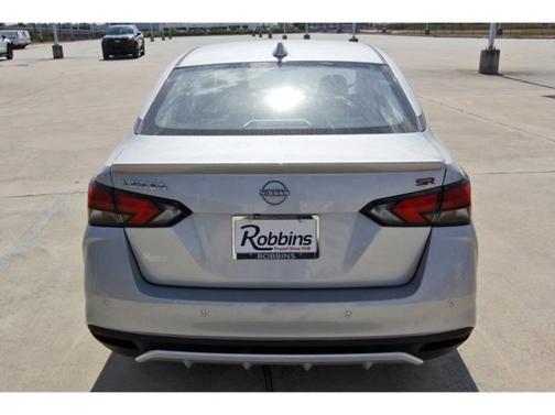 2025 Nissan Versa 1.6 SR