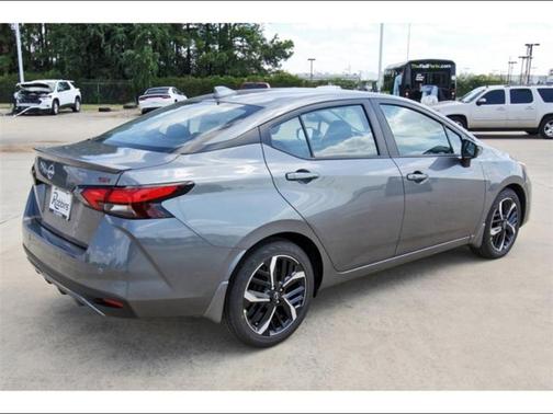 2025 Nissan Versa 1.6 SR