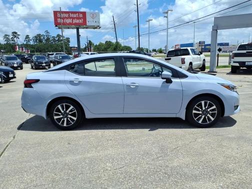 Gray Sky Pearl 2025 Nissan Versa 1.6 SV
