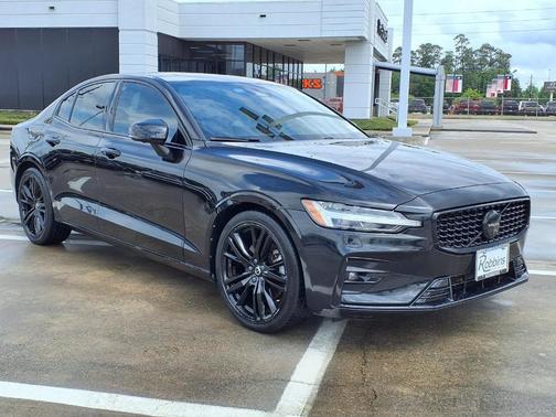 Onyx Black Metallic 2024 Volvo S60 B5 Plus Black Edition