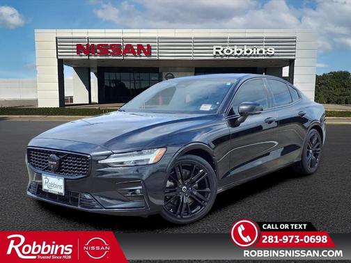 Onyx Black Metallic 2024 Volvo S60 B5 Plus Black Edition