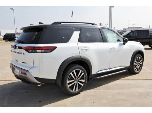 2025 Nissan Pathfinder Platinum