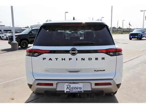 2025 Nissan Pathfinder Platinum