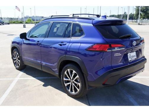 2024 Toyota Corolla Cross XLE