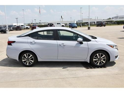 2024 Nissan Versa 1.6 SV