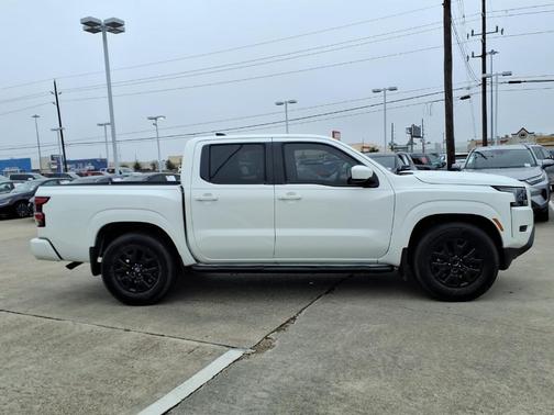 2023 Nissan Frontier SV