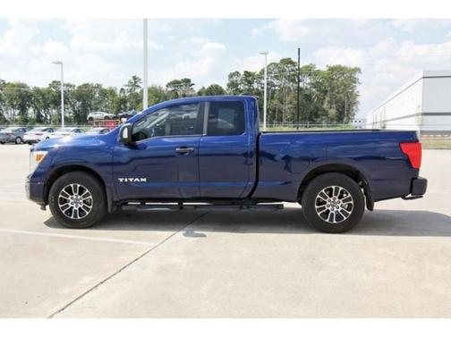 2023 Nissan Titan SV