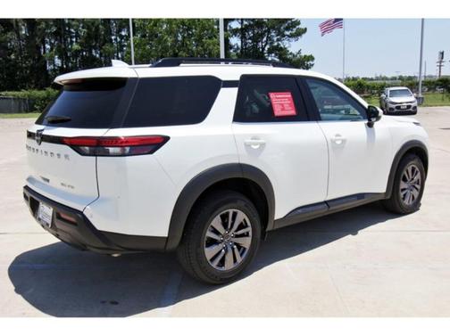 2023 Nissan Pathfinder SV