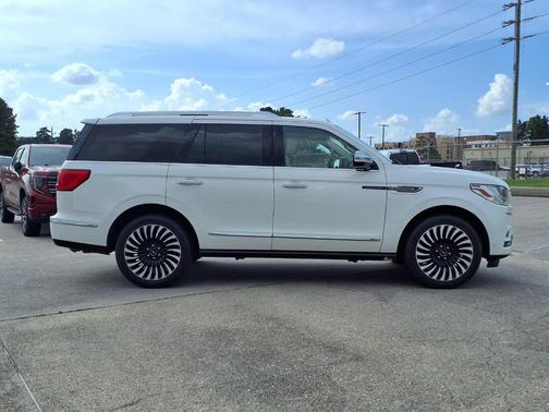 Pristine White 2020 Lincoln Navigator Black Label