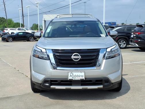 Brilliant Silver Metallic 2023 Nissan Pathfinder Platinum