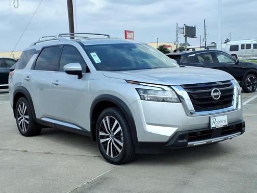 Brilliant Silver Metallic 2023 Nissan Pathfinder Platinum