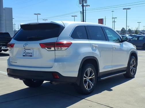 2019 Toyota Highlander LE