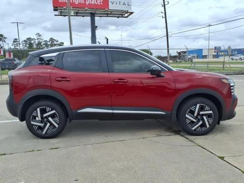 2t Red Blk Roof 2026 Nissan Kicks SV