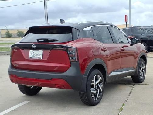 2t Red Blk Roof 2026 Nissan Kicks SV