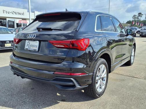 Mythos Black Metallic 2024 Audi Q3 45 S line Premium