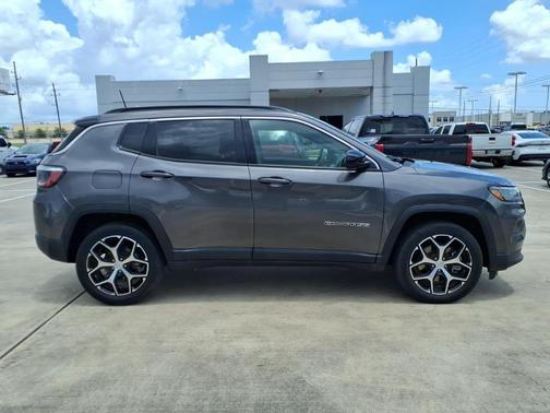 Gray 2024 Jeep Compass Latitude