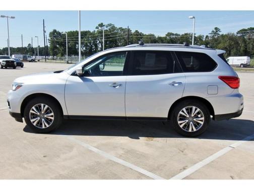 2020 Nissan Pathfinder SV