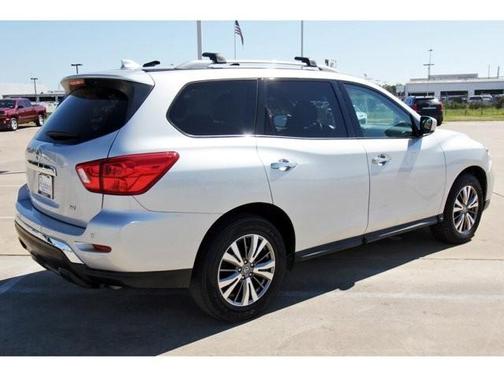 2020 Nissan Pathfinder SV