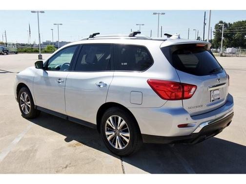 2020 Nissan Pathfinder SV