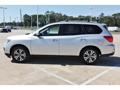 2020 Nissan Pathfinder SV