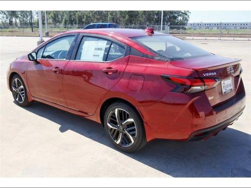 2025 Nissan Versa 1.6 SR