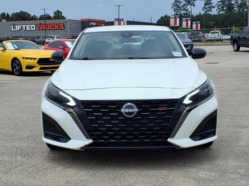 Glacier White 2023 Nissan Altima 2.5 SR