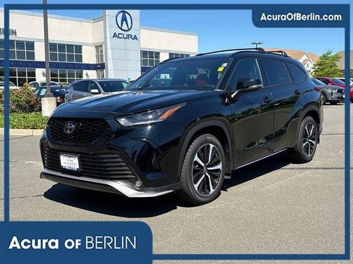 Black 2021 Toyota Highlander XSE