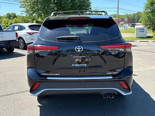 Black 2021 Toyota Highlander XSE