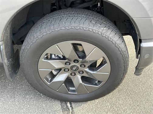 2022 Ford F-150 Lightning LARIAT