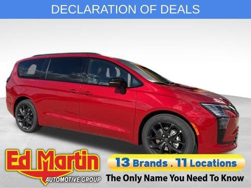 Red Hot Pearlcoat 2027 Chrysler Pacifica Limited