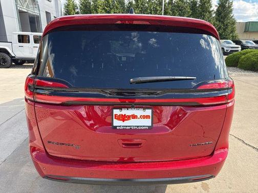 Red Hot Pearlcoat 2027 Chrysler Pacifica Limited