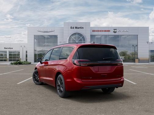 Red Hot Pearlcoat 2027 Chrysler Pacifica Limited