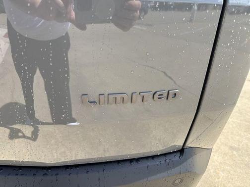 Sting-Gray Clearcoat 2026 Jeep Cherokee Limited