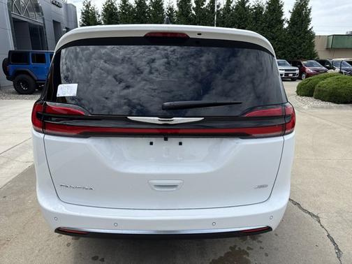 2026 Chrysler Pacifica Pinnacle