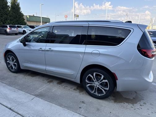 2026 Chrysler Pacifica Pinnacle