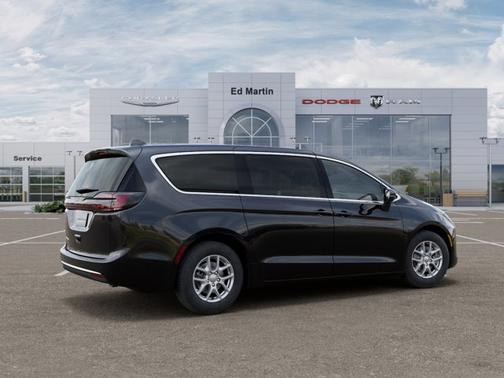Diamond Black Crystal Pearlcoat 2027 Chrysler Pacifica L