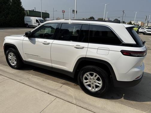 2024 Jeep Grand Cherokee Laredo