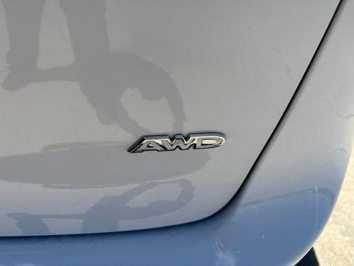 Bright White Clearcoat 2027 Chrysler Pacifica L