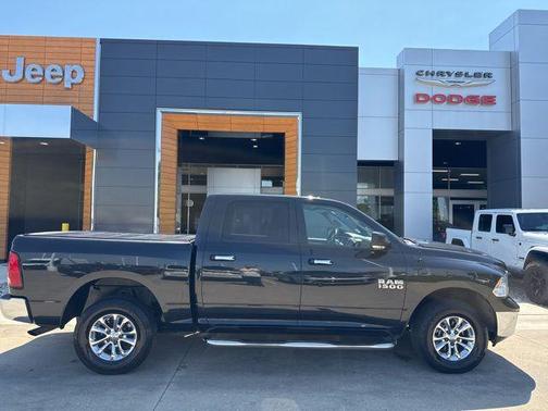 Brilliant Black Crystal Pearlcoat 2016 RAM 1500 Big Horn