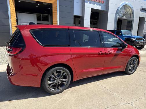 2026 Chrysler Pacifica L