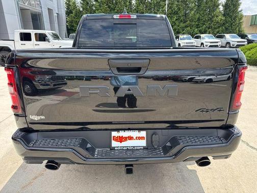 Diamond Black Crystal Pearlcoat 2026 RAM 1500 Express