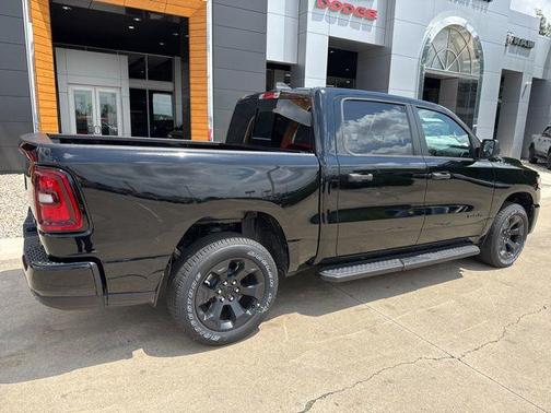 Diamond Black Crystal Pearlcoat 2026 RAM 1500 Express